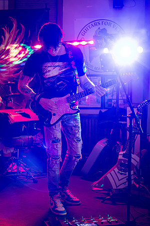 Live concert photography of Havvick in Maine