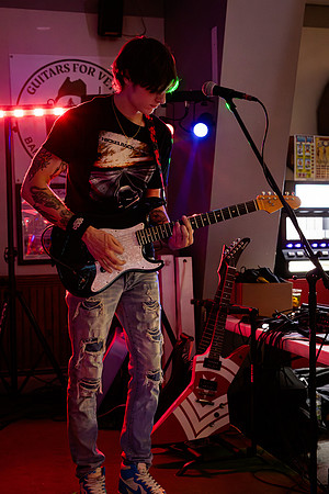 Live concert photography of Havvick in Maine
