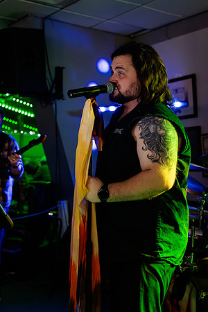 Live concert photography of Havvick in Maine