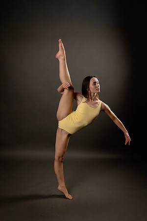 Peyton Levesque dance portrait session at Next Generation Dance Studio in Brewer Maine featuring contemporary and pointe ballet