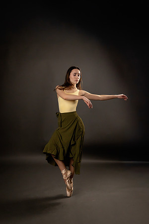 Peyton Levesque dance portrait session at Next Generation Dance Studio in Brewer Maine featuring contemporary and pointe ballet
