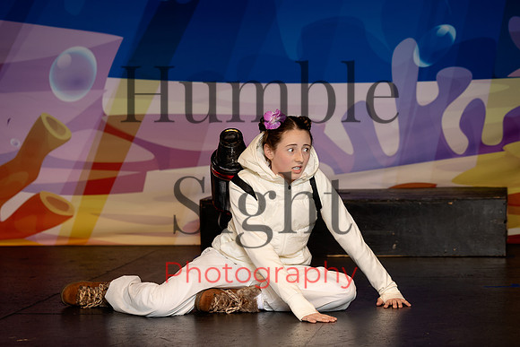 Dress rehearsal for SpongeBob youth production in Maine