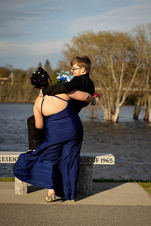Elegant prom portraits at Old Town Riverfront Park