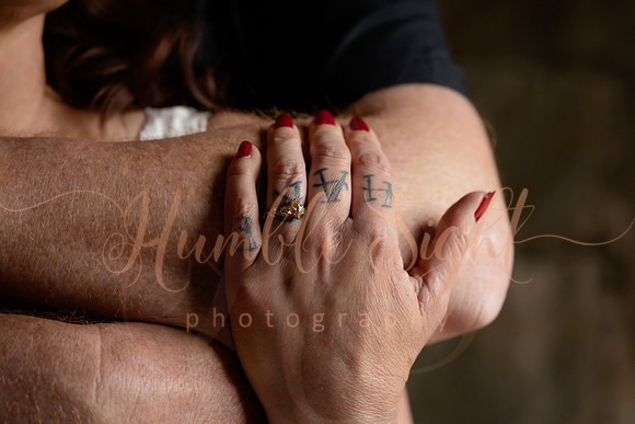Moody couples portraits at Fort Knox in Prospect
