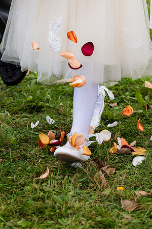 Blended family wedding ceremony with daughters in Maine