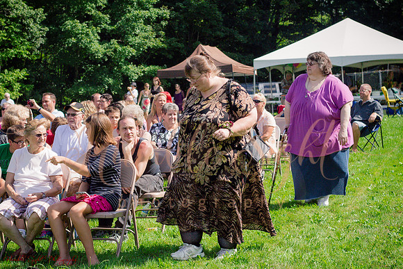 Family-focused wedding celebration in central Maine